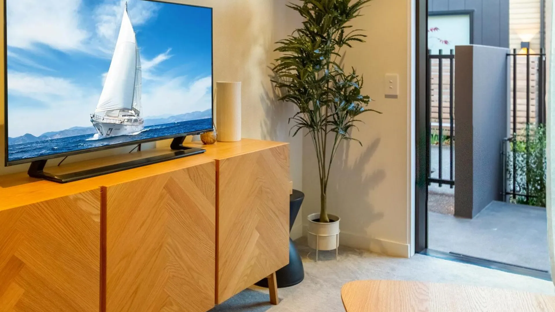 Latimer Square 1 Bed 1 Bath - Single Level Christchurch Apartment